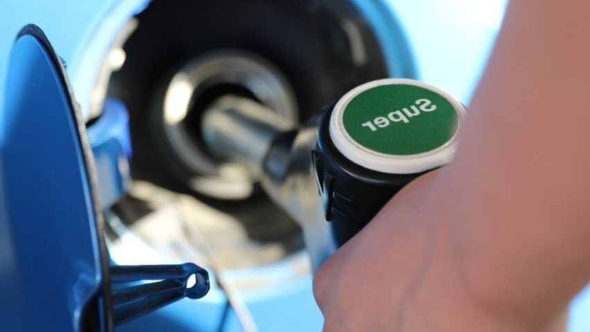 Motorina sare de 11 lei! Guvernul pregătește scăderea accizei la carburanți