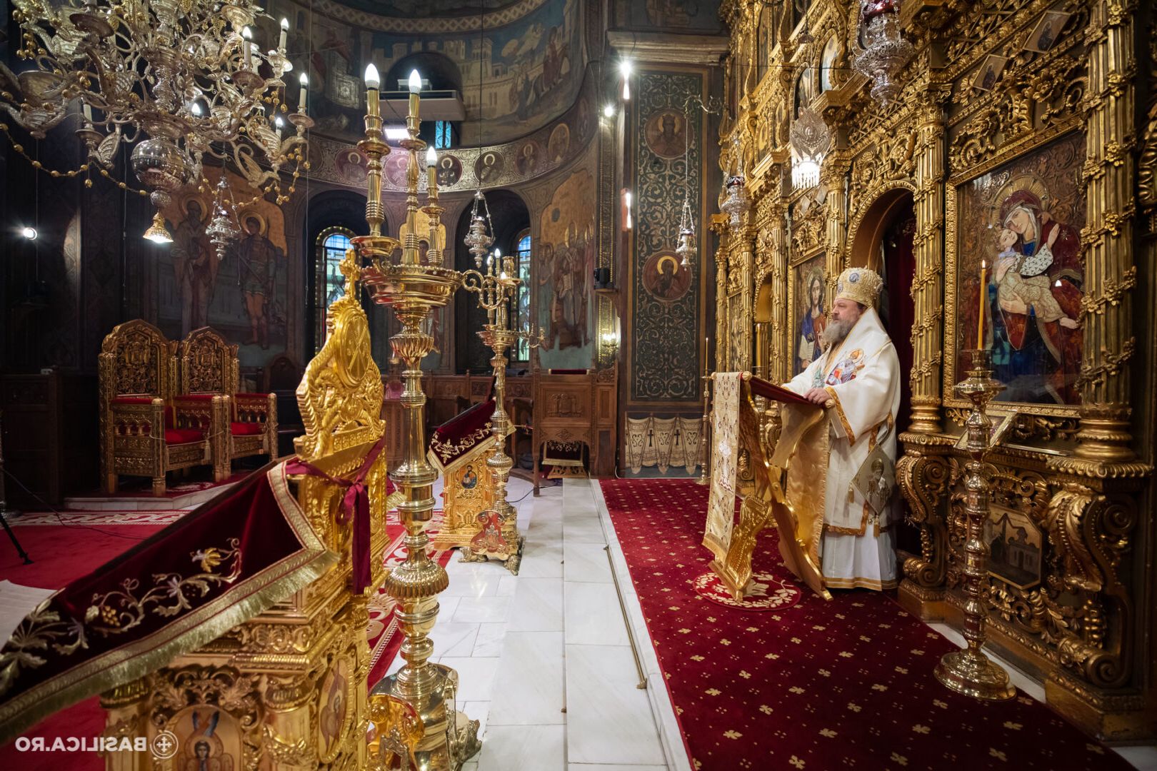 Calendar Ortodox Aprilie 2026: Sărbători cu Cruce Roșie, Tradiții de Florii și Paște