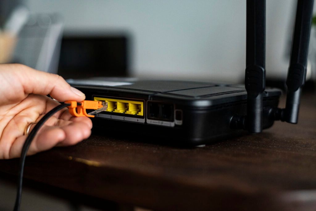 Secretele antenelor WiFi: De ce contează orientarea lor pentru un semnal mai bun?