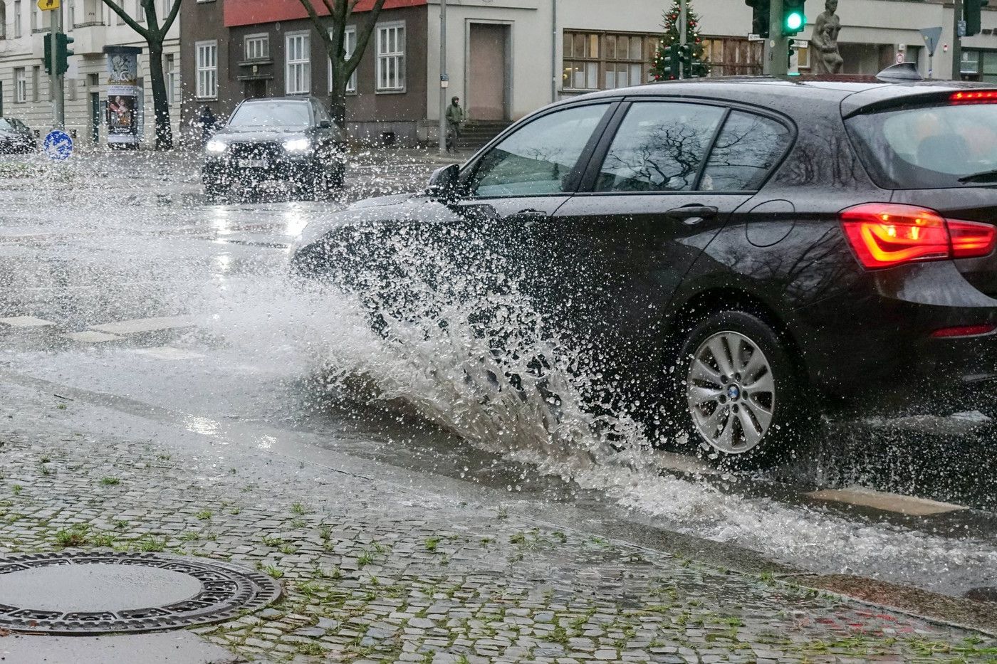 Cod portocaliu de inundații în 4 județe, cod galben în alte 12. Vezi harta zonelor afectate!