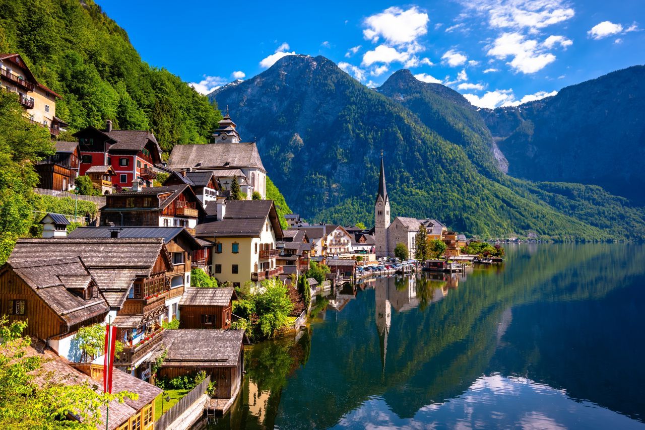 Hallstatt: Perla Austriei care te va cuceri. Descoperă de ce trebuie să-l vizitezi!