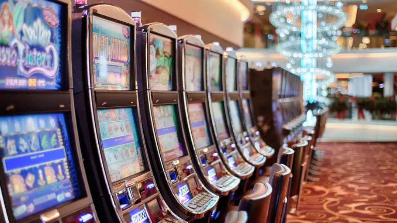 A pierdut ajutorul social din cauza unui câștig la jocuri de noroc pe care neagă că l-a avut