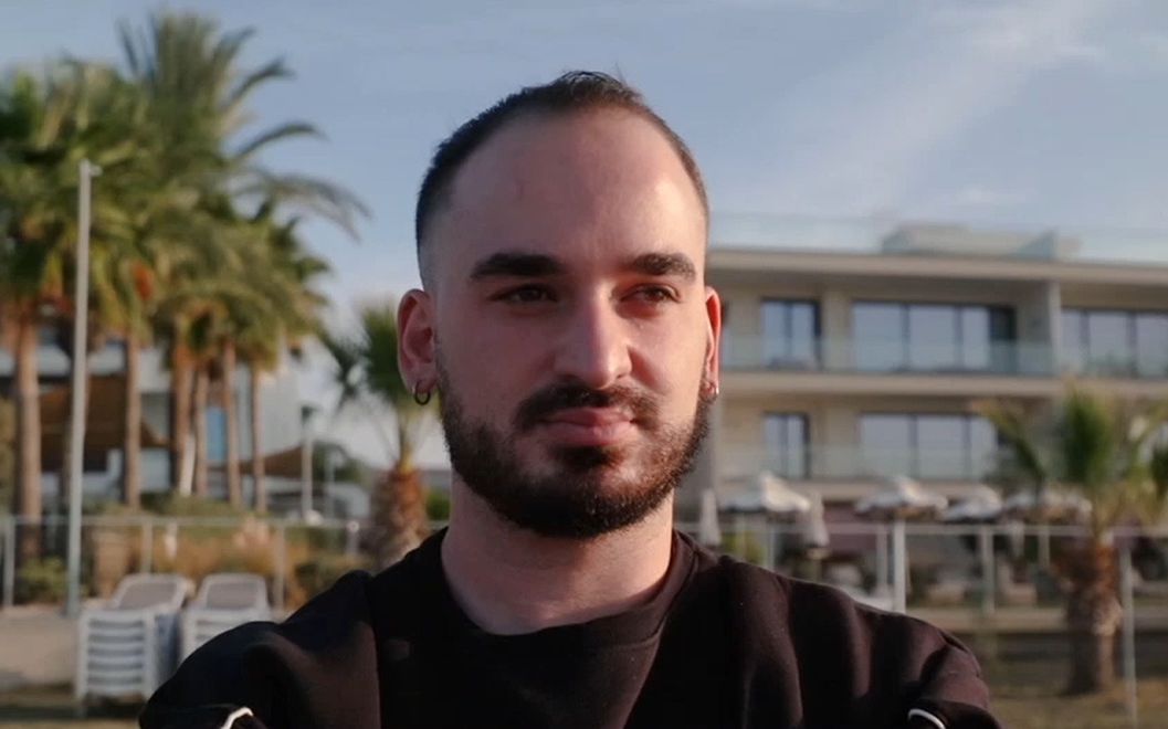 Furat la naștere și vândut: Drama unui tânăr descoperită după ani de zile