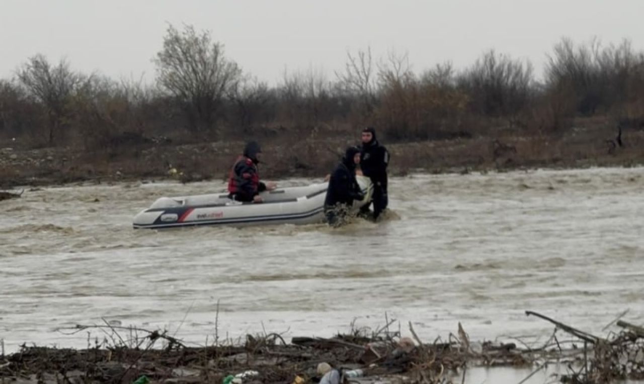 Inundații devastatoare în Vrancea: RO-Alert, zeci de evacuați și o persoană salvată de pe râul Putna