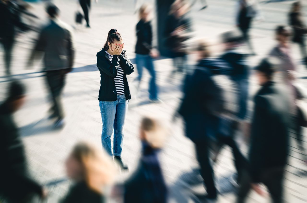 Anxietate? Află cele 10 semne și pași simpli pentru a te simți mai bine!