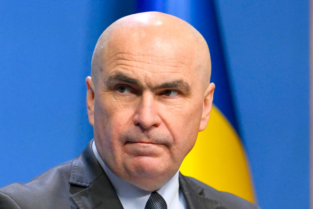 Bolojan propune un fond de solidaritate pentru firmele cu profituri uriașe din scumpirea carburanților