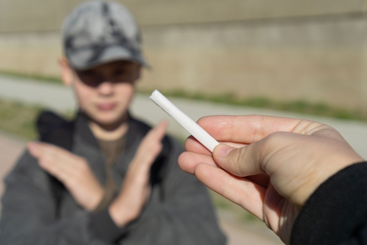 Fumatul interzis minorilor! Se extinde prohibiția și la țigările electronice.