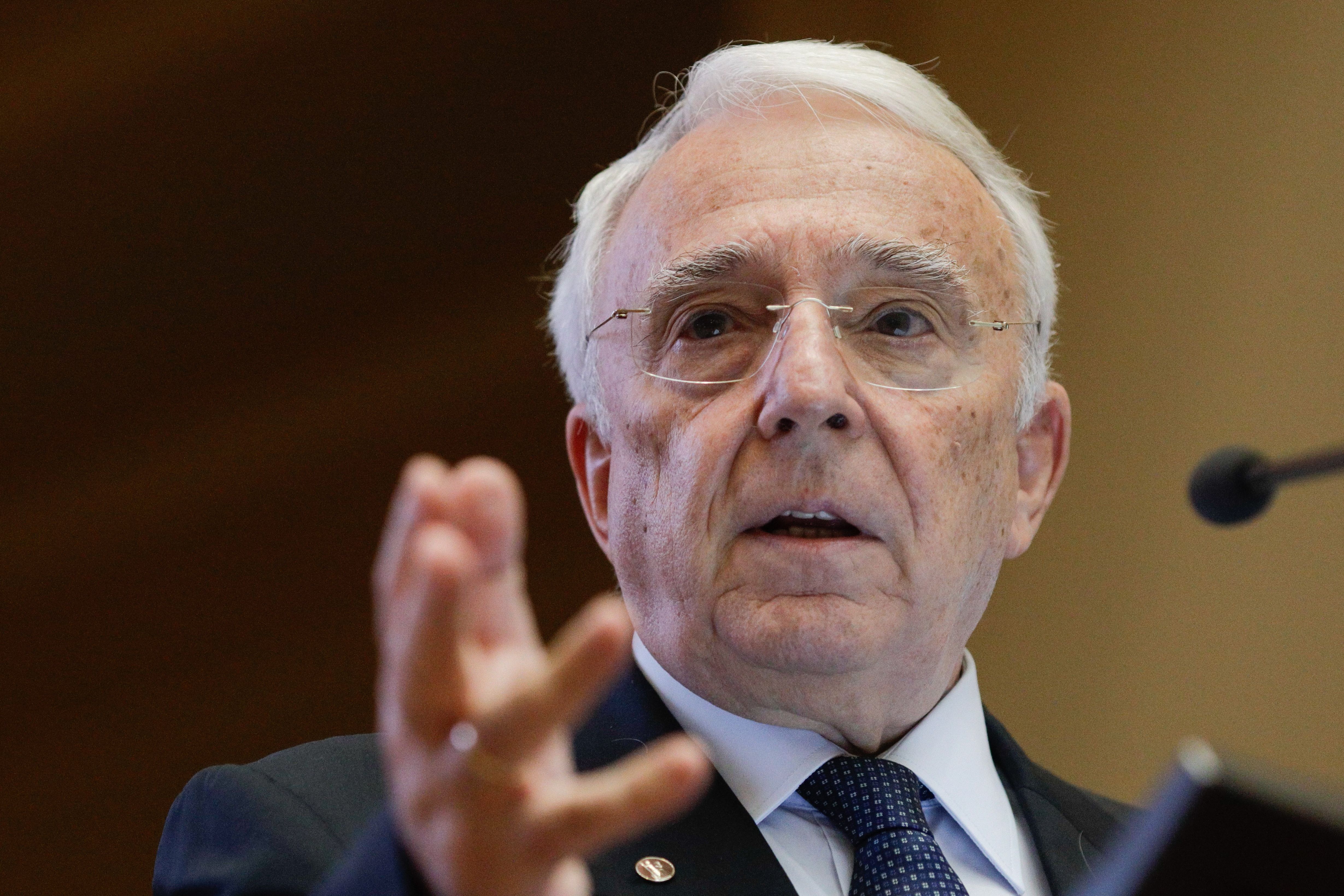 Isărescu avertizează: Finanțele publice, sub presiune! Ajustările fiscale sunt obligatorii