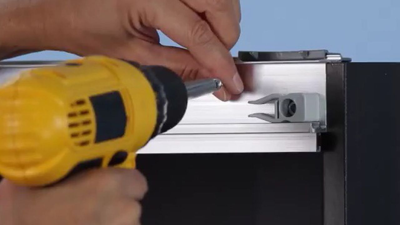 A câștigat 37.000 $ într-un an asamblând mobilă IKEA: Secretul din spatele succesului!