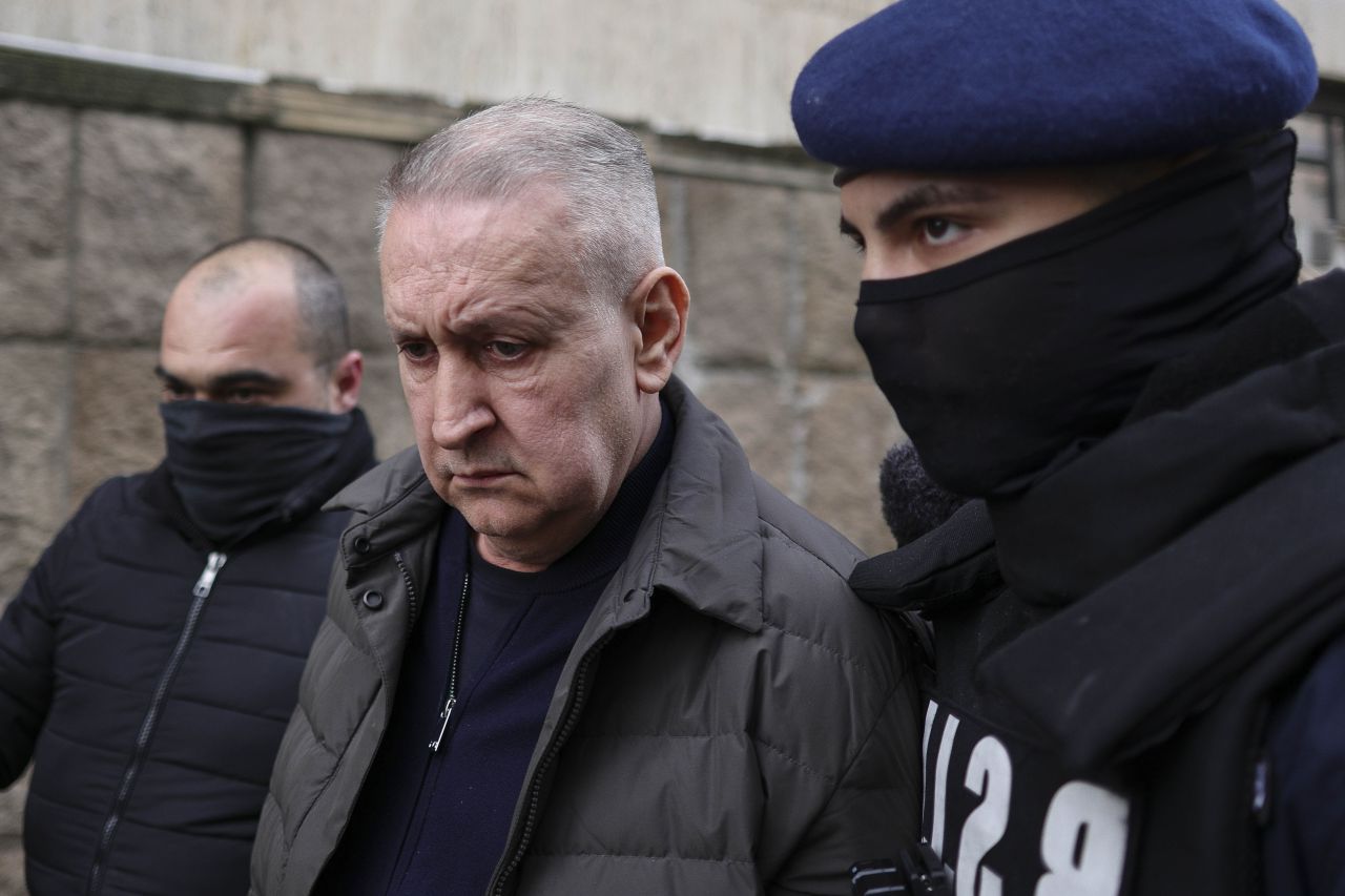 Șeful ARR, Cristian Anton, reținut de DNA! Peste jumătate de milion de euro găsiți la percheziții.