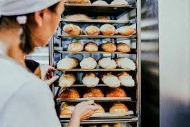 Oportunitate uriașă: 1.800 de angajați căutați de o companie românească, 400 de locuri în Sibiu!