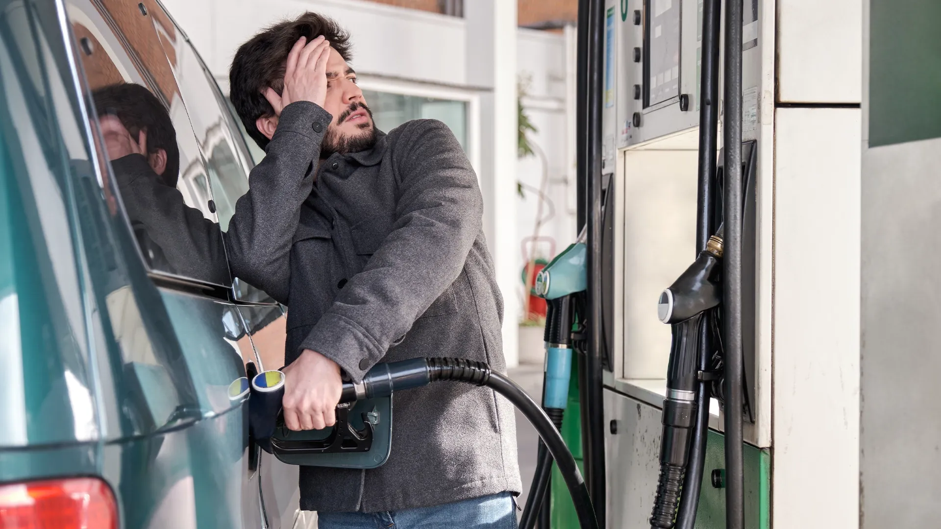 Criza energetică: Comisia Europeană cere șoferilor să reducă viteza și să lucreze de acasă