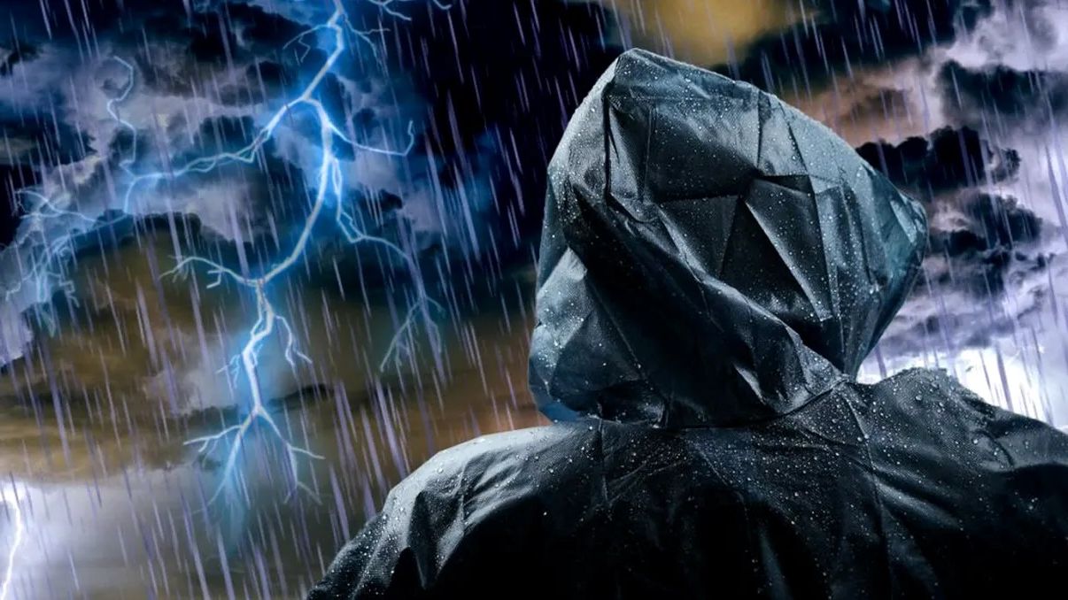 Cod roșu de ploi și vijelii! MAE emite alertă de călătorie: Românii, direct vizați