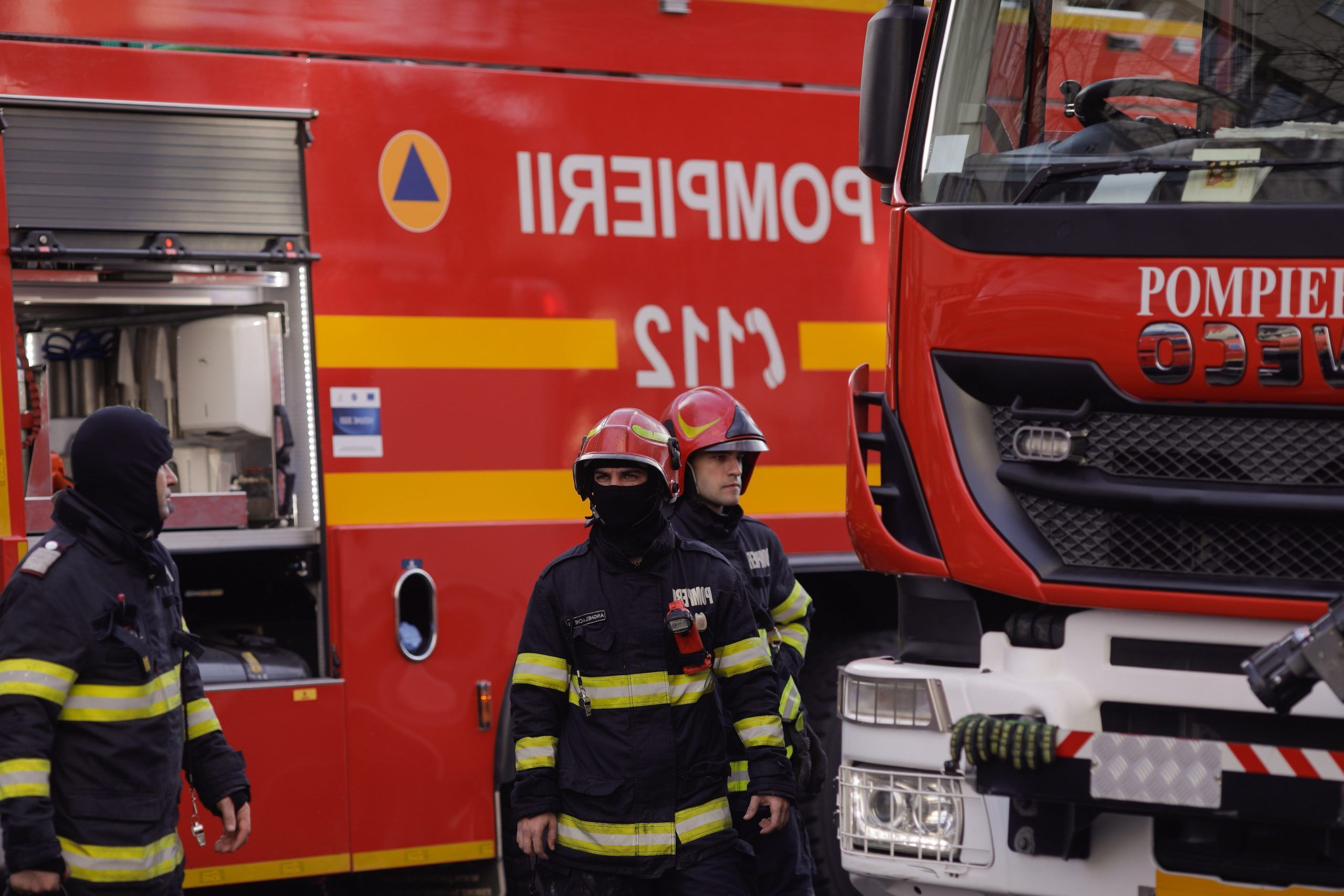 Crimă suspectă după un incendiu în București: Un medic de 72 de ani, victimă a flăcărilor