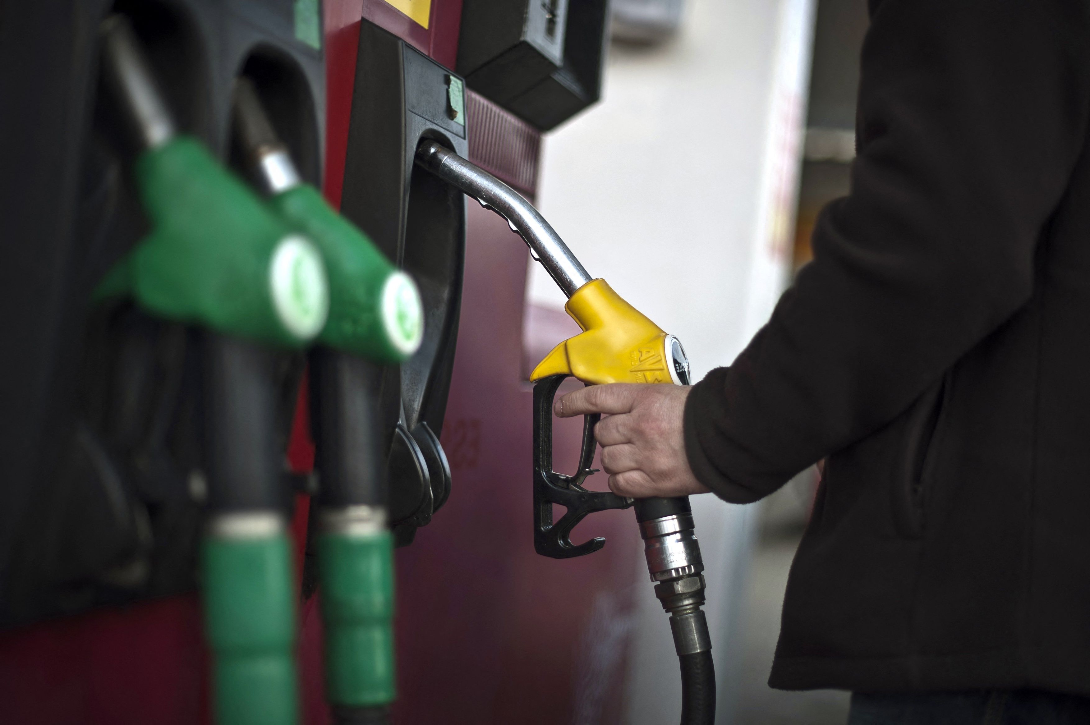 ANAF impune noi obligații: Declarații în avans pentru carburanți, alcool și tutun, țintind firmele cu risc fiscal