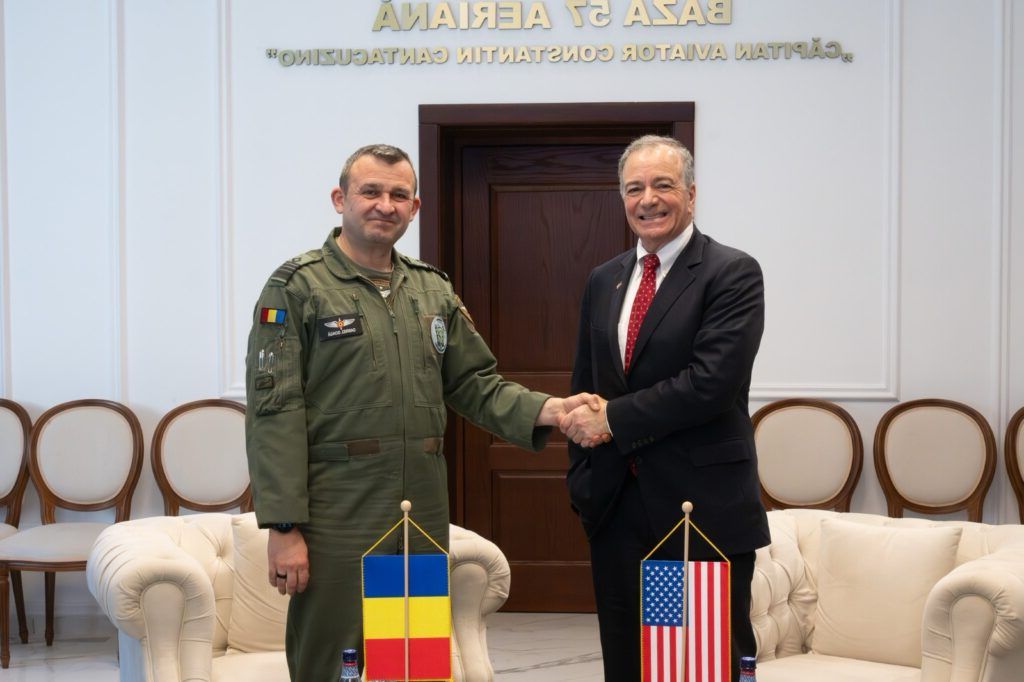 Ambasadorul SUA, vizită strategică la Mihail Kogălniceanu: Întâlnire cu trupele americane