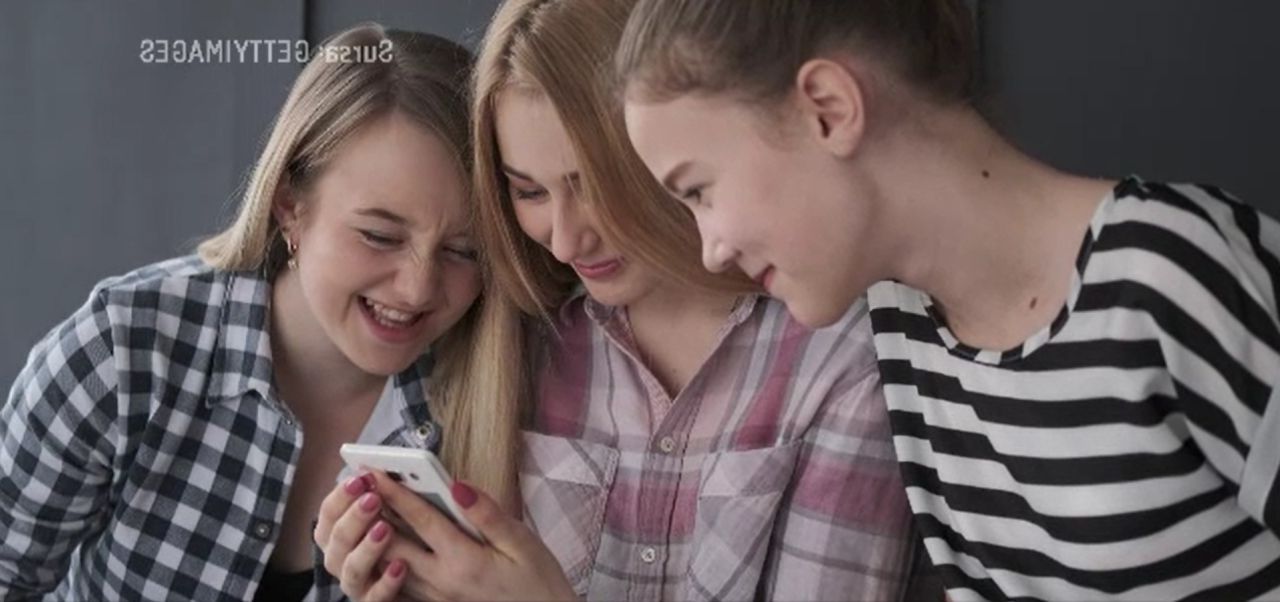 Farsele legendare de 1 aprilie: „Am scris numărul colegului în baie și am cerut poze!”