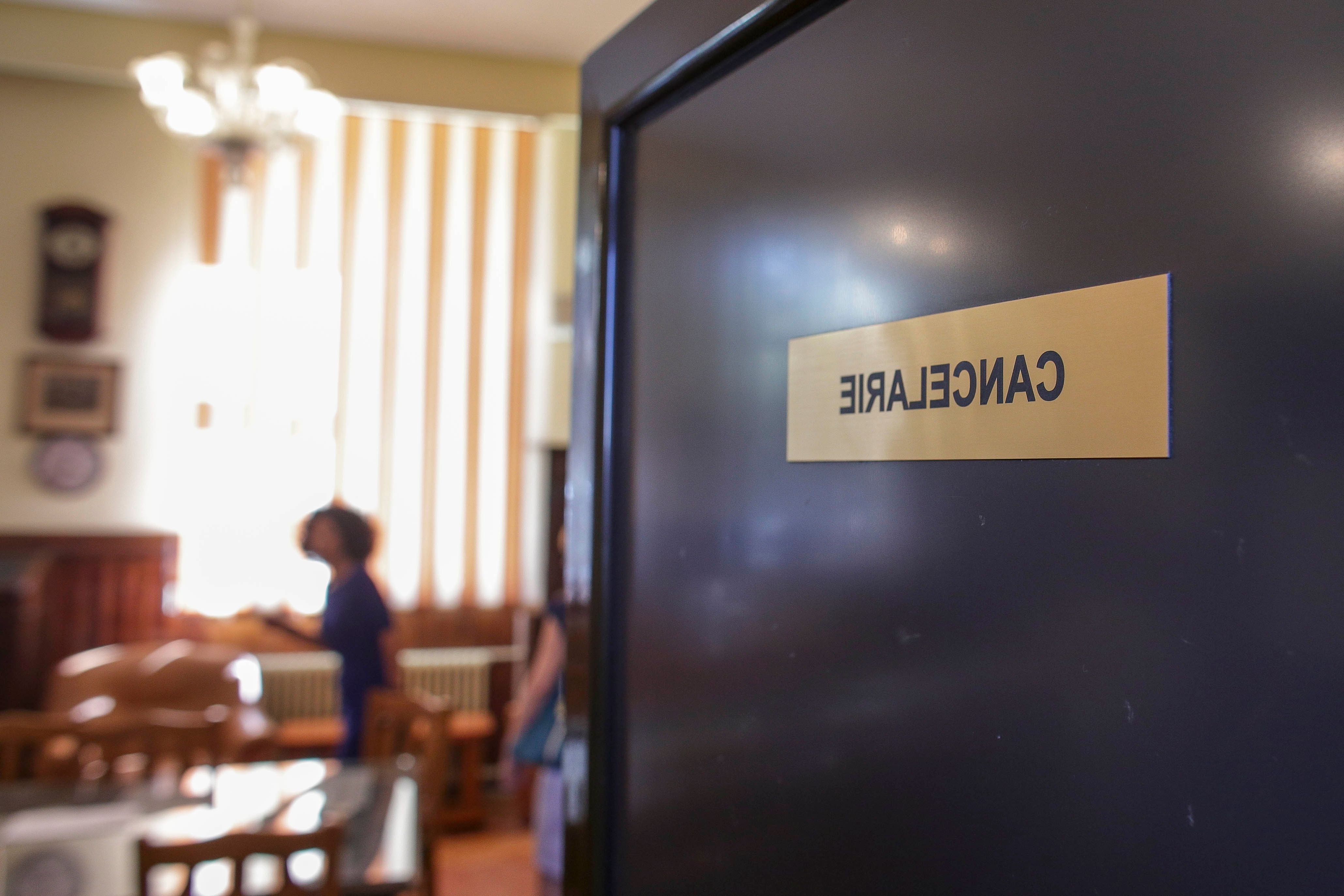 Educația fierbe: Plăți de peste 10.000 de lei, blocate de Guvern, deși stabilite de instanțe