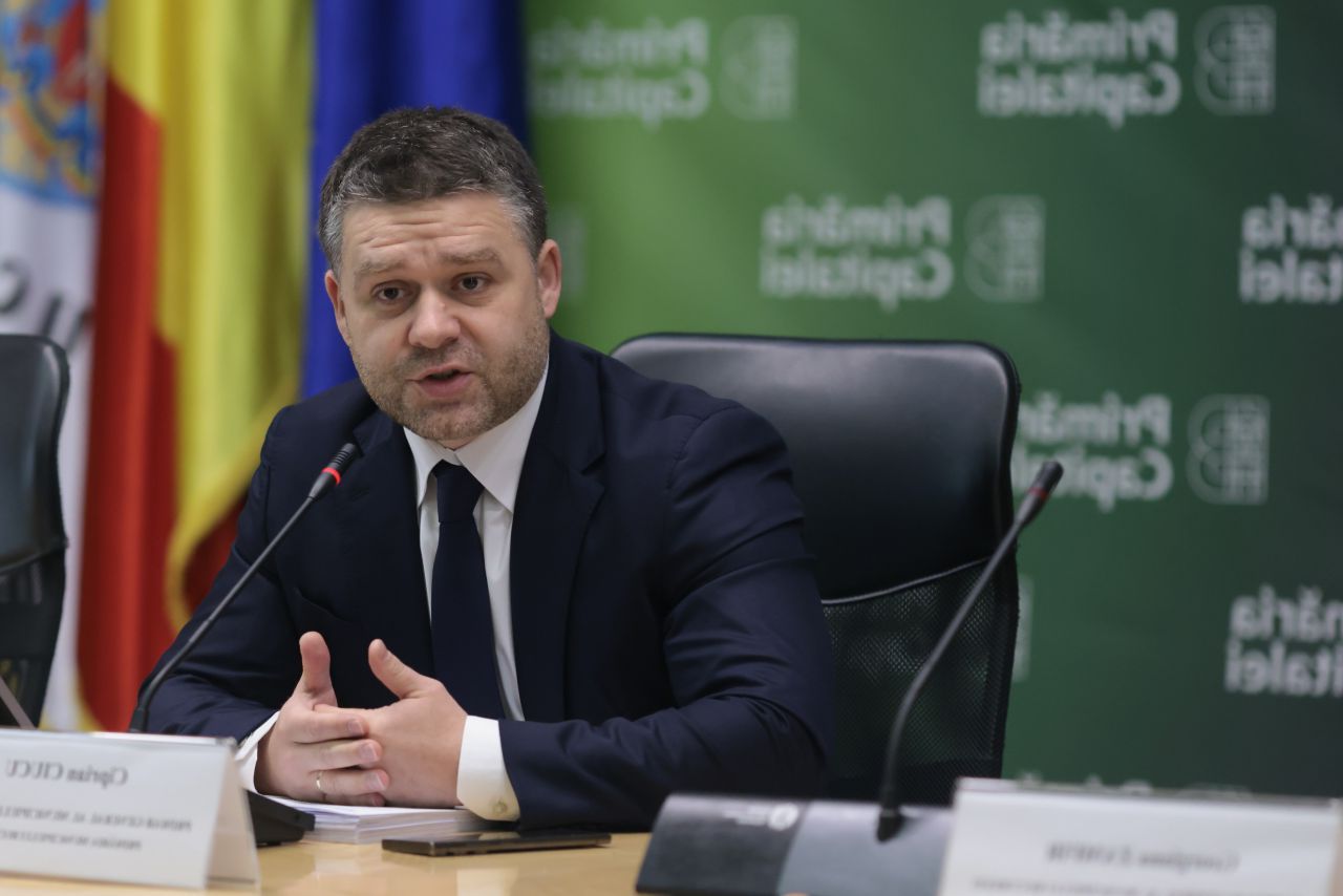 Parcarea gratuită pentru electrice: Ciucu avertizează că aduce inechitate și supraaglomerare