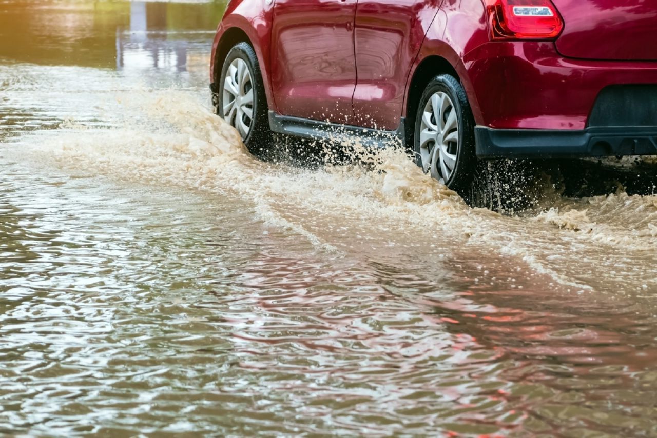 Avertisment de inundații: Cod portocaliu în 5 județe, cod galben în 17 județe, de vineri dimineață