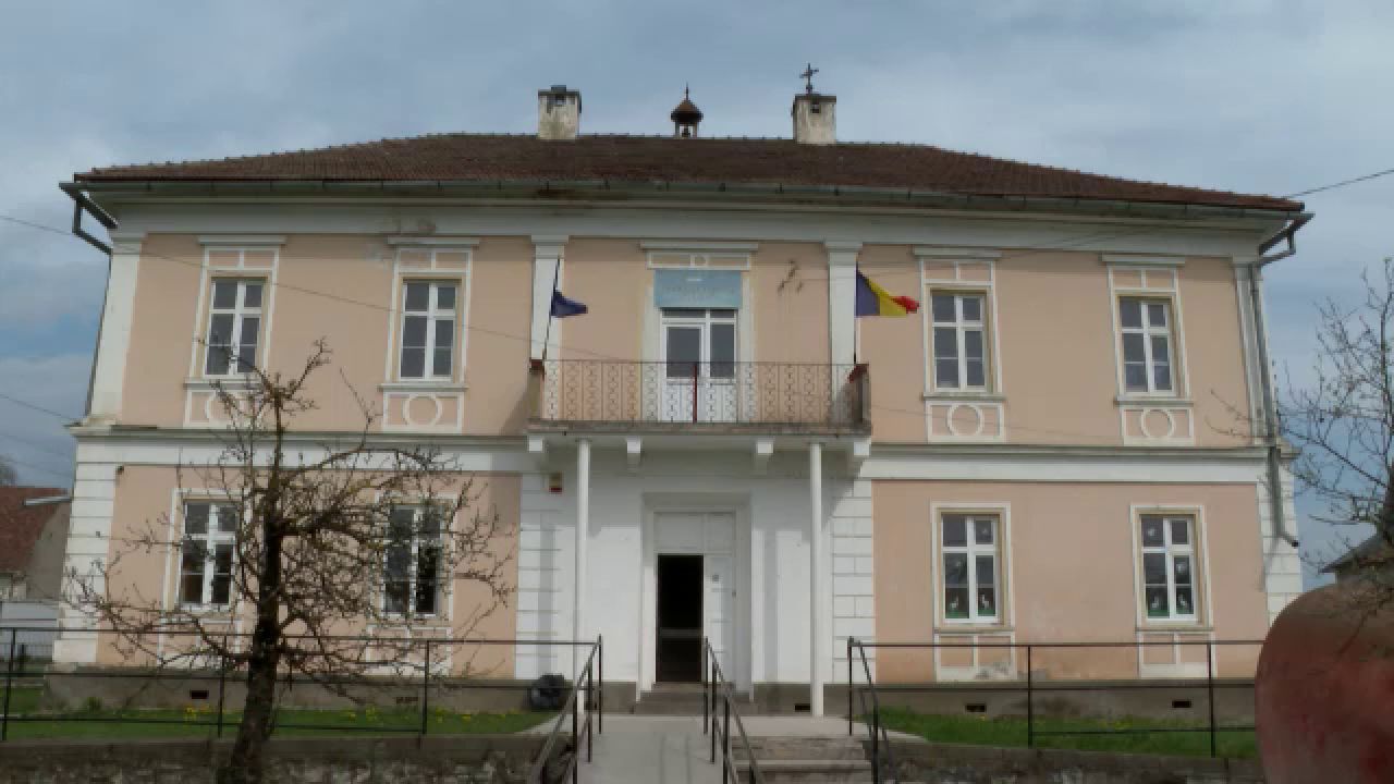 Evacuare de urgență la o grădiniță din Bistrița: scurtcircuit la tabloul electric, 19 copii salvați