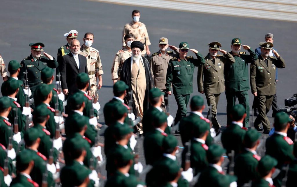 Iranul recrutează copii-soldați de 12 ani, avertizează Amnesty International