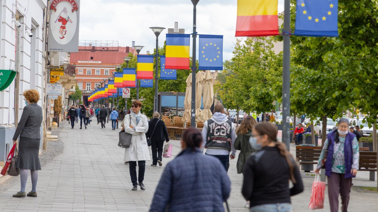 România, la un pas de „junk”: Ce impact are ratingul S&P asupra economiei?