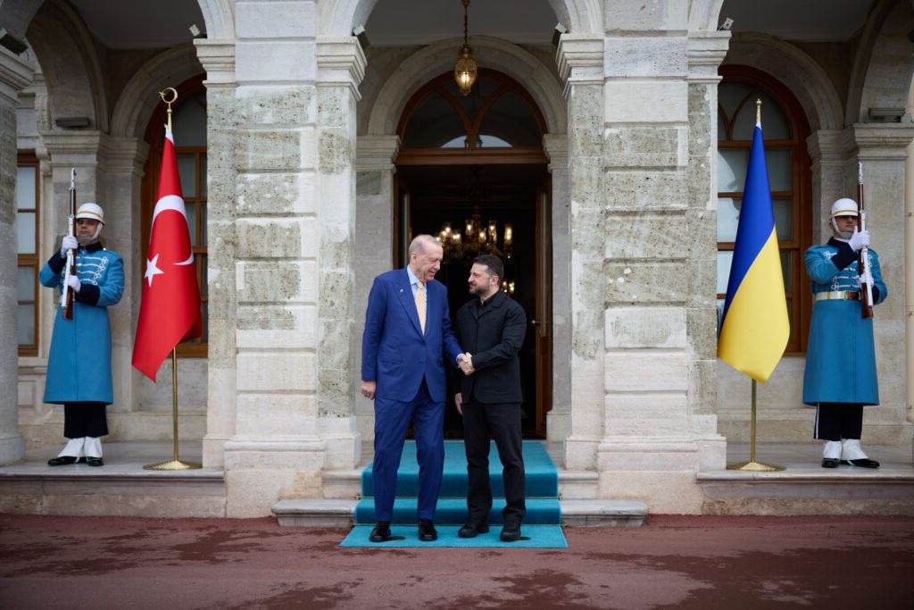 Zelenski și Erdogan, la Istanbul: Cooperare mai strânsă pentru securitate!
