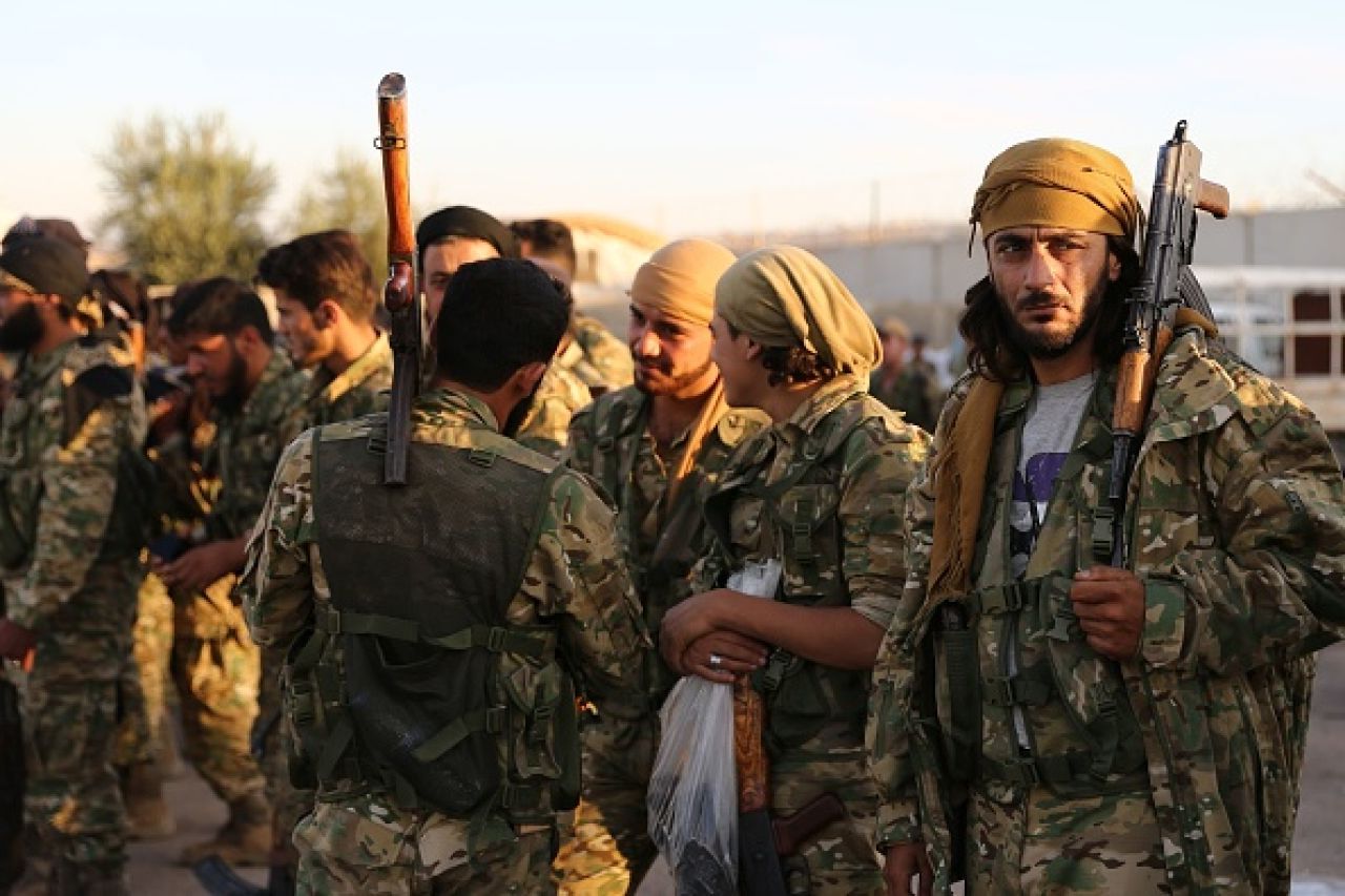 Trump a recunoscut: A trimis arme protestatarilor iranieni. „Multe au rămas la kurzi”