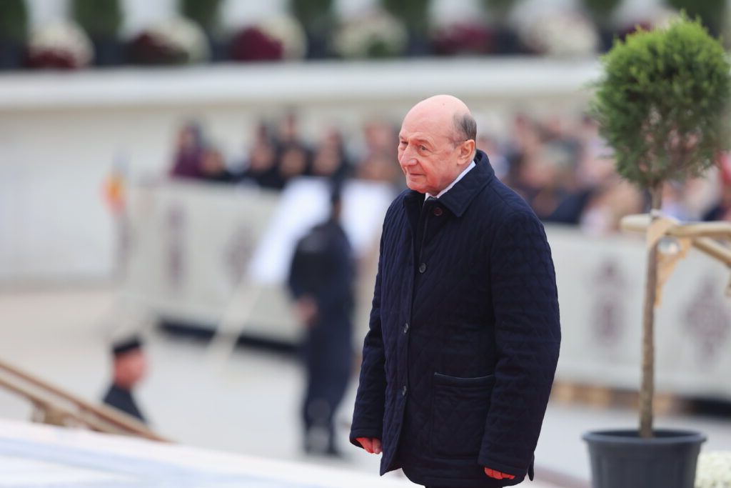 Băsescu: Raționalizarea carburanților, soluția anti-criză. Plafonarea prețurilor, o greșeală majoră!