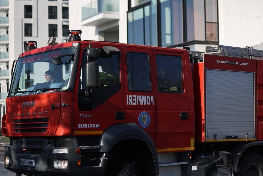 Weekend de Florii sub semnul urgențelor: Mii de intervenții, sute de incendii și 4.000 de persoane salvate