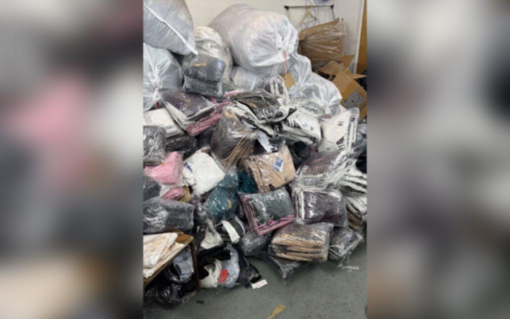 OUG-ul pe deșeuri textile aprinde spiritele: Criticii acuză că interzice magazinele second-hand