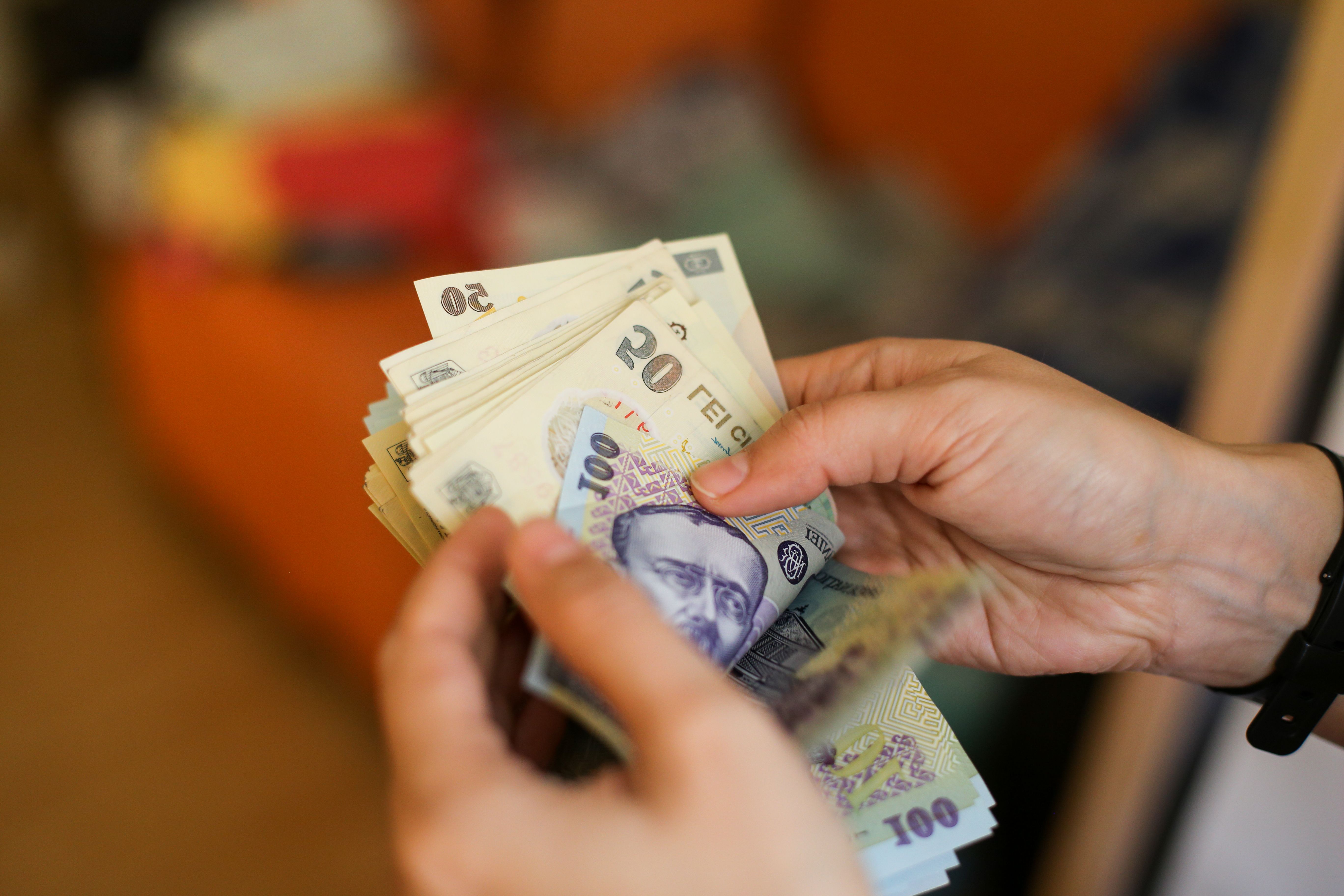 Veste bună pentru părinți! Alocațiile și indemnizațiile sociale, plătite mai devreme în aprilie