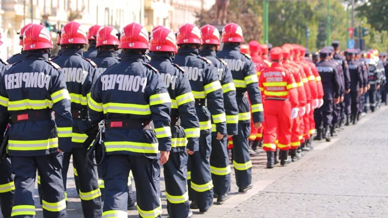 Salariul unui pompier în 2026: Cât primești lunar în funcție de grad și vechime?