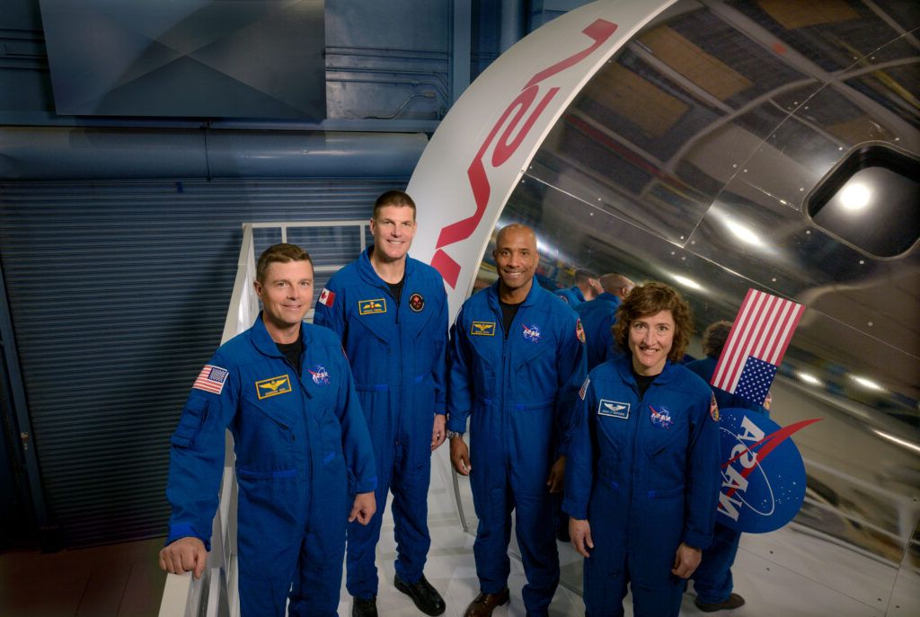 Trump a vorbit cu echipajul Artemis 2: I-a invitat la Casa Albă și le-a cerut autografe