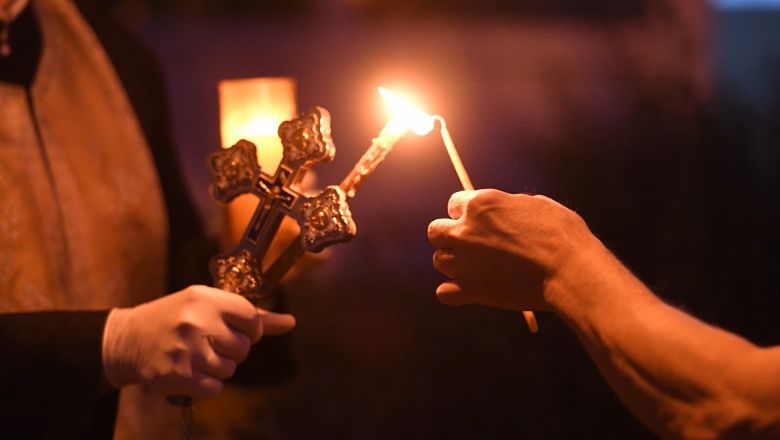 Planul secret al BOR: Ce se întâmplă dacă Sfânta Lumină nu ajunge de la Ierusalim?