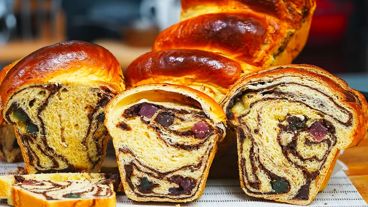 Cozonac pufos de Paște: Rețeta secretă care-ți va cuceri toți invitații la masa festivă!