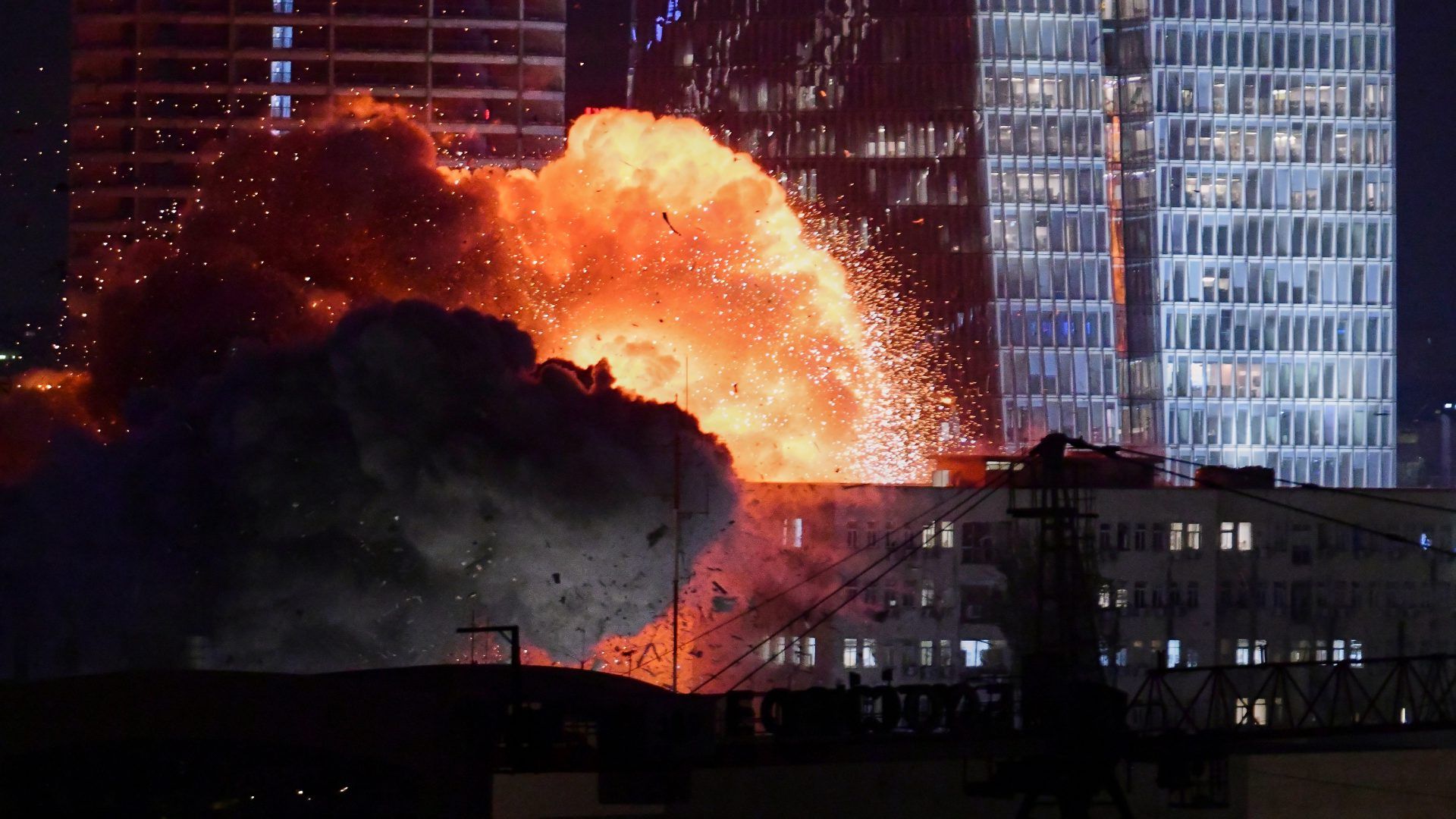 Haos în Golf: Rachete lansate după anunțul armistițiului SUA-Iran. Se aud sirene de război!