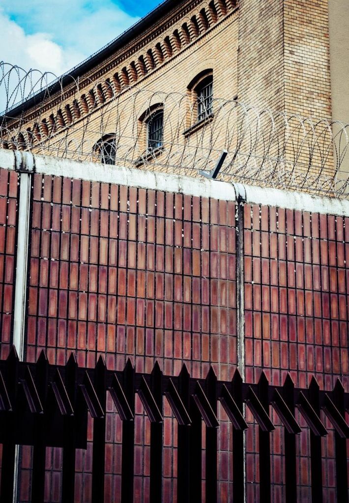 Rusia: Șase activiști antirăzboi, condamnați la pedepse dure cu închisoarea