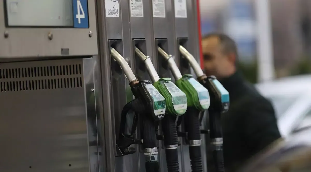 ANAF a confiscat bunuri de 122.000 lei după controale fulger la benzinării