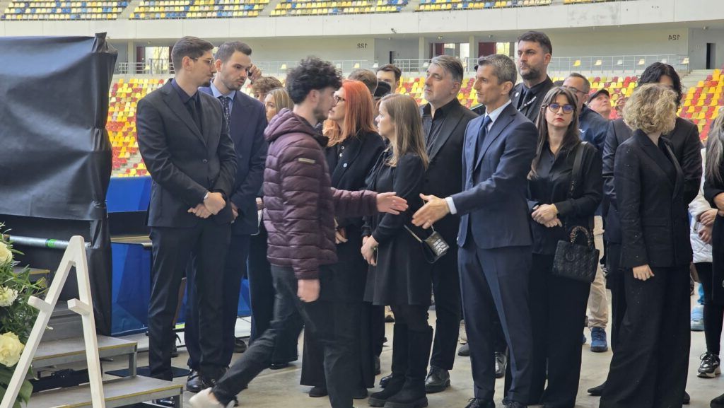 Răzvan Lucescu, îndurerat, primește condoleanțe la căpătâiul tatălui său, Mircea Lucescu