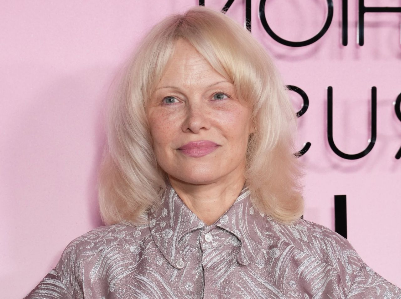 Pamela Anderson uimește la Los Angeles: ținuta ei spectaculoasă a atras toate privirile! FOTO