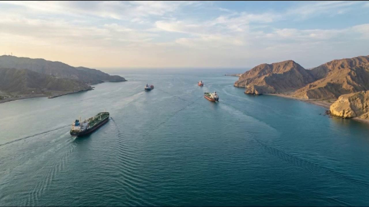 Iranul cere taxe crypto uriașe și avertizează navele comerciale în Strâmtoarea Ormuz