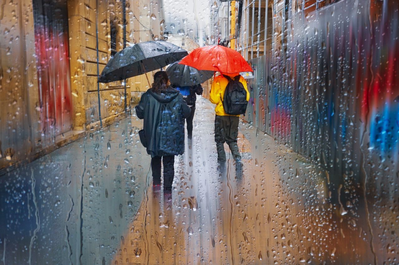 Vremea se răcește brusc! Ninsori la munte, temperaturile scad în toată țara.