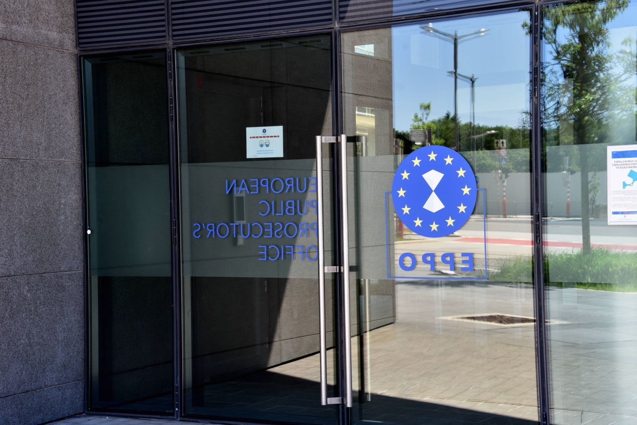 Mega-fraudă de 20 milioane euro, cu implicarea unui angajat guvernamental, descoperită în România