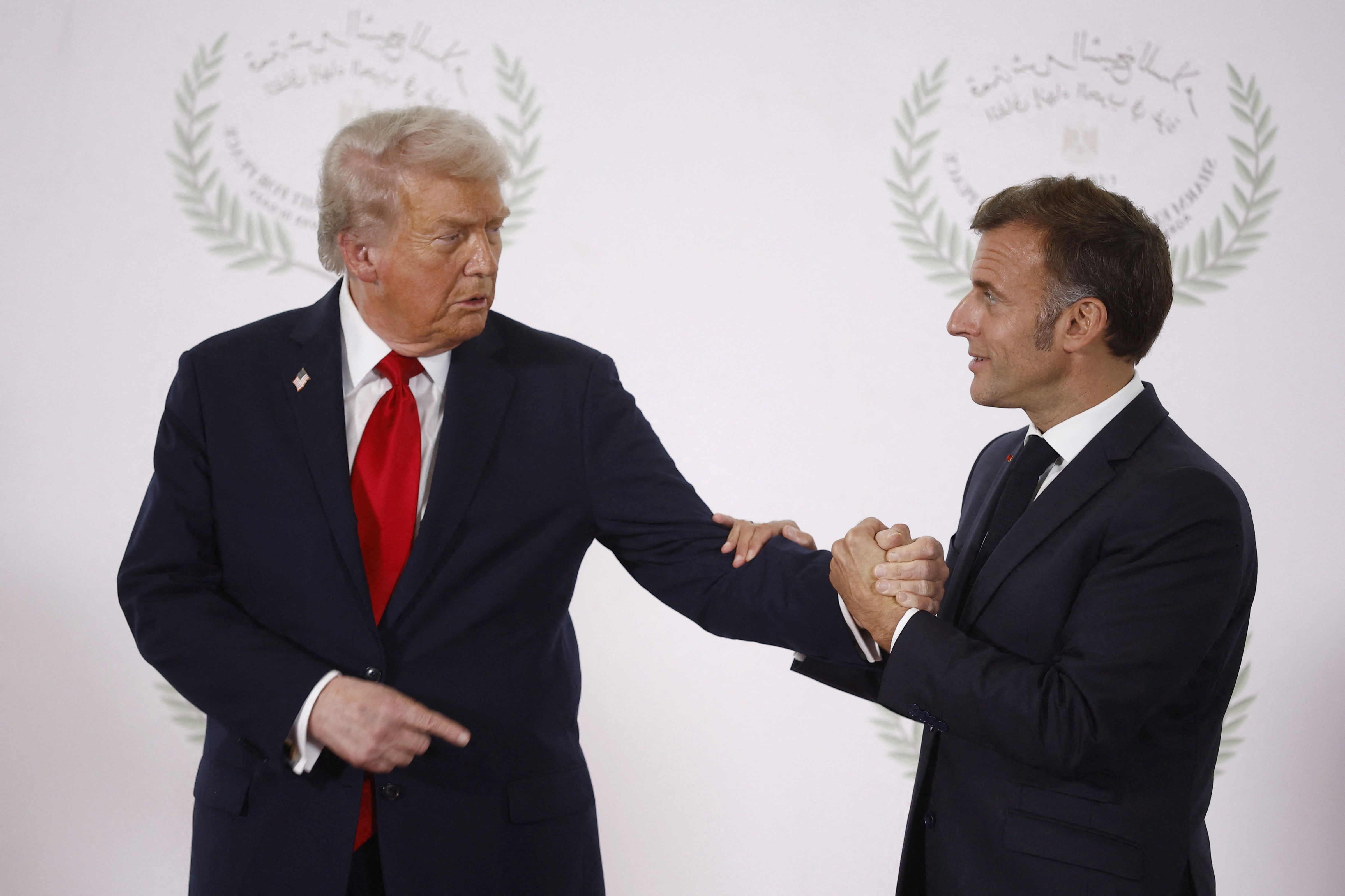 Macron îl vrea pe Trump la Versailles: O cină somptuoasă și o invitație insistentă