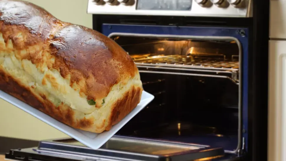 Secretul cozonacilor perfecți: Află temperatura ideală și regula de aur să nu rămână cruzi!