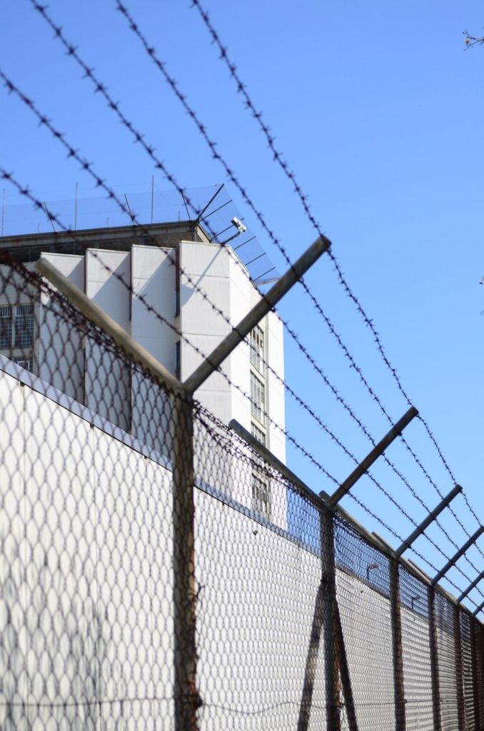 Paște în spatele gratiilor: Cum au sărbătorit deținuții de la Rahova Învierea Domnului