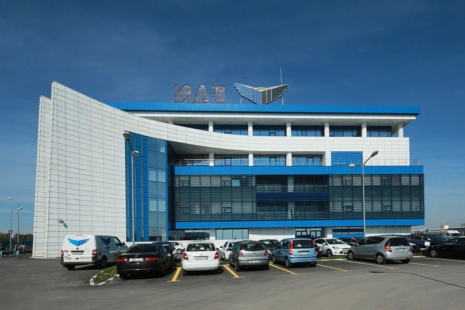 Fan Courier închide recepțiile din țară: Ce se întâmplă cu gigantul de curierat?