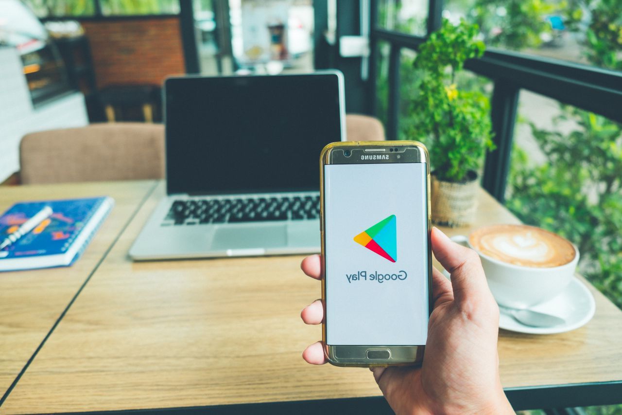 Alertă majoră Android: 50 de aplicații din Google Play, infectate cu malware periculos!